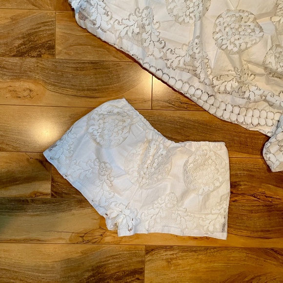 GRACE LOVES LACE 2 PIECE WHITE LACE SHORTS AND KIMONO JACKET SET - Picture 5 of 7